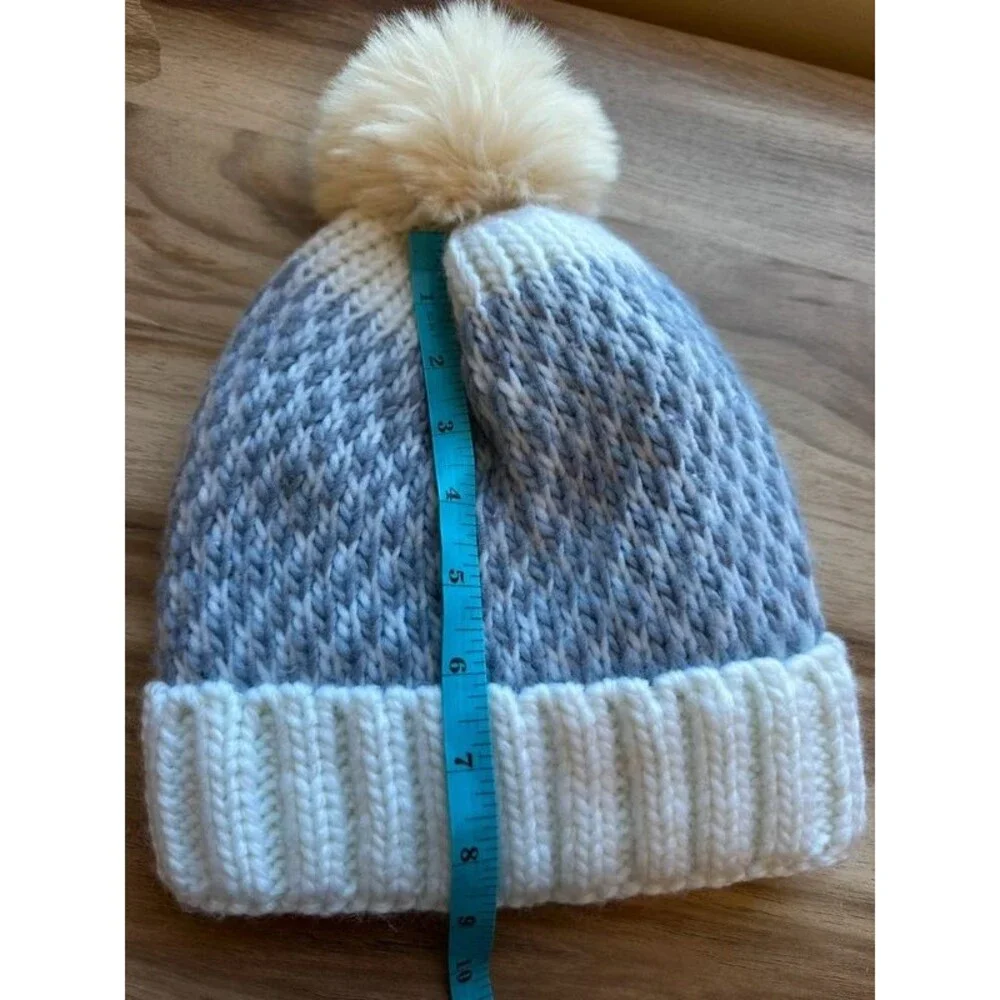 Sherpa Women’s Knit Beanie Gray White Faux Fur Pom Pom Cuffed Winter Hat skiing